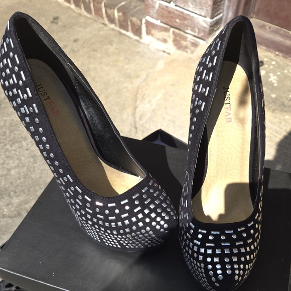 Black pumps - Picture 1 of 1